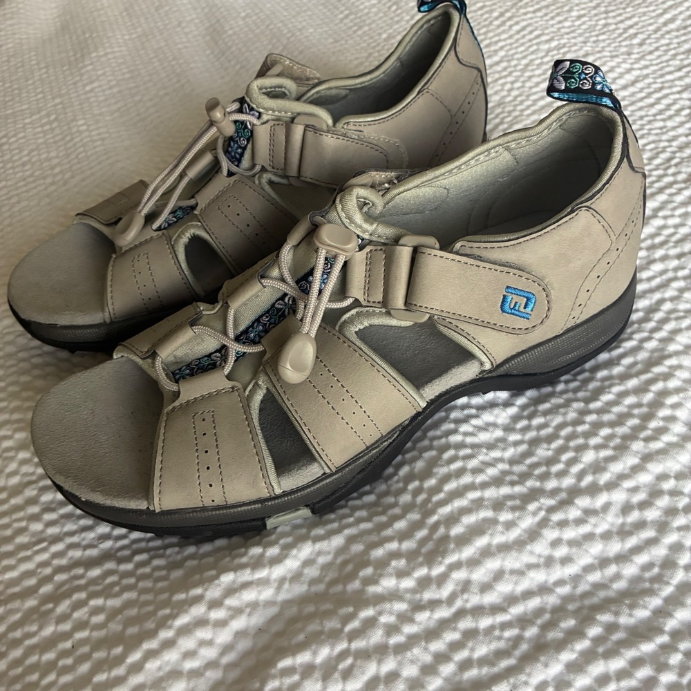 FootJoy GreenJoys Golf Sandals Women 8M Taupe like new Spiked Bungee Cleats